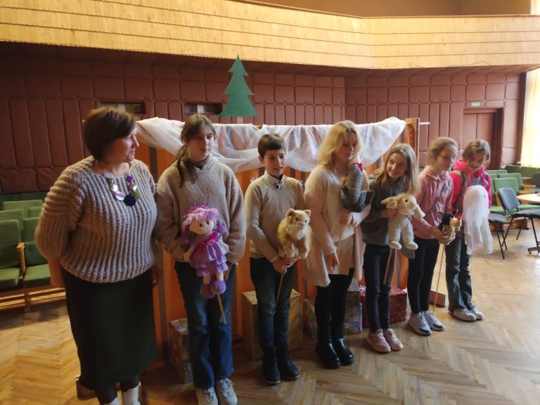 Leļļu teātris Kalnu bibliotēkas aktivitātē “Bērnudārzs bibliotēkā”