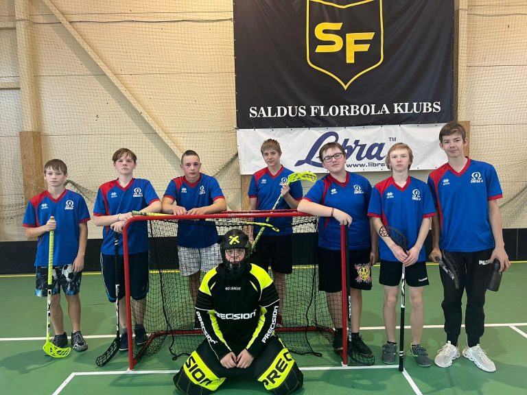 Florbola sacensības 8. un 9. klašu skolēniem