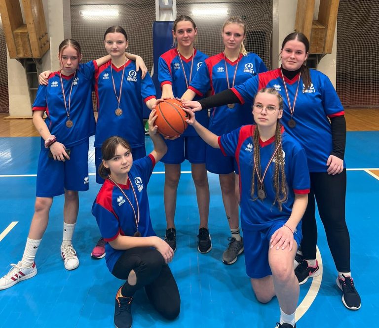 Basketbola sacensības 8./9. klasēm