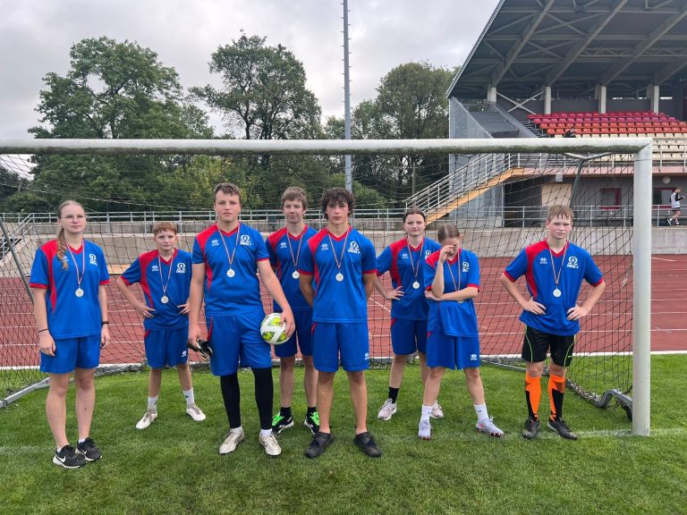 Futbola sacensības 8. – 9. klasēm