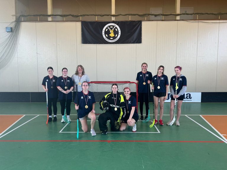 Florbola sacensības meitenēm