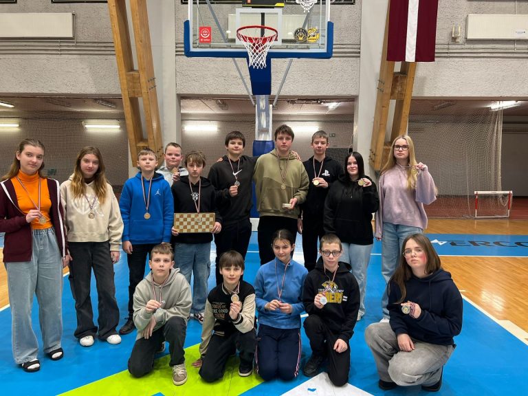 Dambretes sacensības