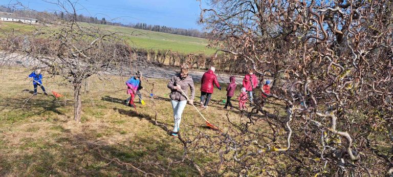 Talka kopā ar radošo studiju “RaDoTava”